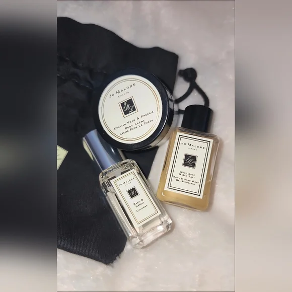 Jo Malone 3-piece Mini Edition Travel Set w/ Jo Malone Black-string Pouch - Picture 3 of 3